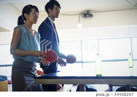 卓球をするカップル 34508207