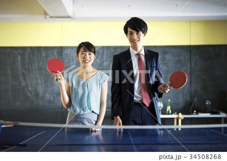 卓球をするカップル 34508268