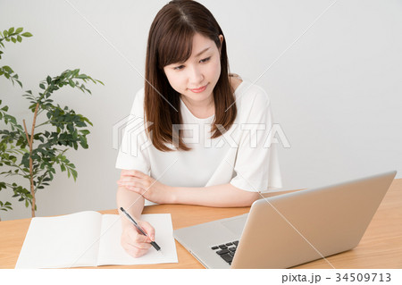 eラーニング、女性、パソコン、ノート 34509713