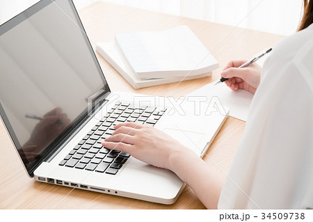 eラーニング、女性、パソコン、ノート 34509738