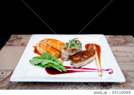 Foie Gras with bacon cranberry sauce Foie Gras with bacon cranberry sauce 34510099