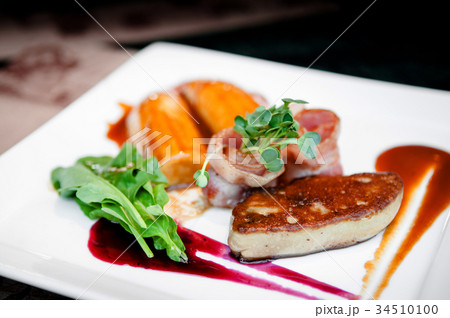 Foie Gras with bacon cranberry sauce Foie Gras with bacon cranberry sauce 34510100