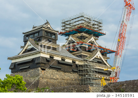 熊本 熊本城の修復中の天守閣の写真素材