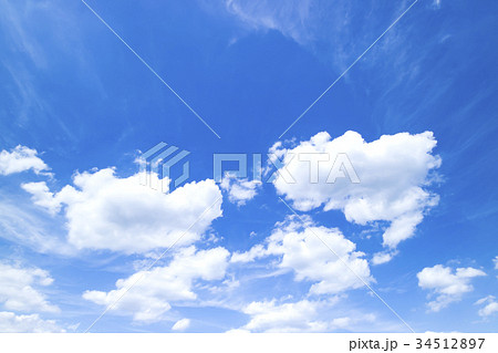 青空　空　雲　秋の空　背景　背景素材　9月　コピースペース 34512897