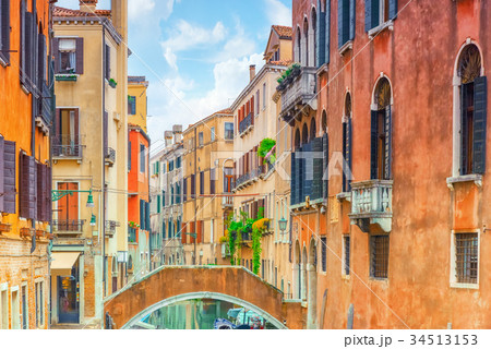 Views of the most beautiful channels of Venice 34513153