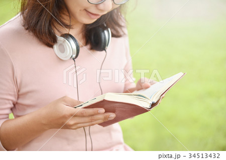 Happy Beautiful Asian woman reading book. 34513432
