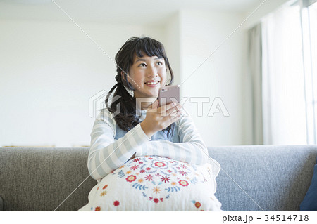 女の子 スマートフォン 34514718
