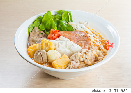 noodles in soup 34514983