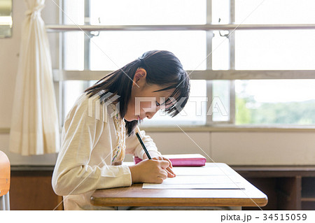 小学生 学校 女の子 勉強 34515059