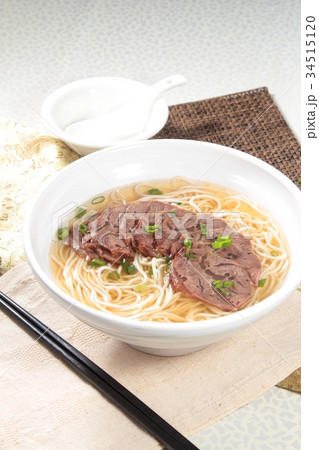 noodles in soup noodles in soup 34515120