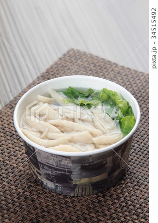 noodles in soup 34515492