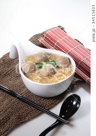 noodles in soup noodles in soup 34515833