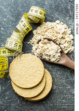 Oatmeal cookies and oat flakes. 34517990