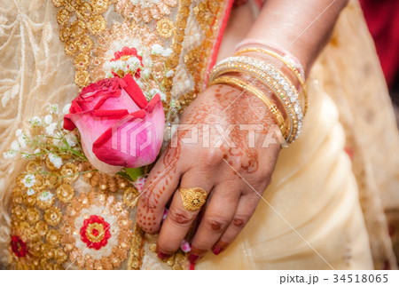 Indian bride hand 34518065