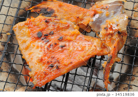 ひものを焼く 金目鯛の味噌漬け ひものを焼く 金目鯛の味噌漬け 34519836