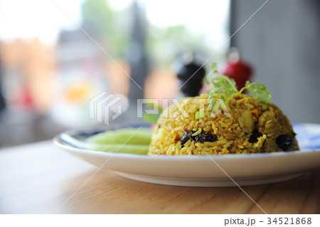 Pineapple fried rice , Fried rice with pineapple raisin chicken , Thai food 34521868