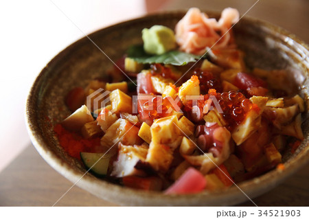 Sushi don , raw sushi salmon tuna octopus and egg on rice , Japanese food Sushi don , raw sushi salmon tuna octopus and egg on rice , Japanese food 34521903