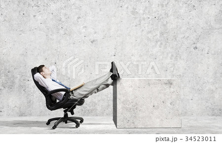 Successful businessman 34523011