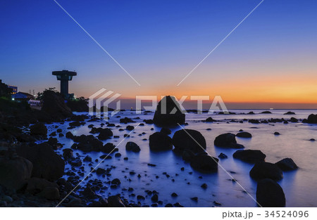 夕焼け 岩 石 34524096