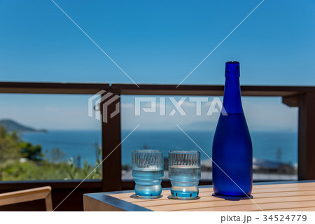 小豆島 オリーブ園のレストラン テーブルの水のコップ 小豆島 オリーブ園のレストラン テーブルの水のコップ 34524779