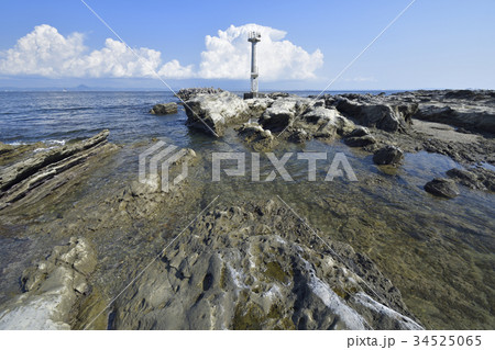 三浦半島 間口港灯台と東京湾の写真素材
