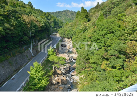 京都府福知山市大江町にある吊り橋から二瀬川渓流を望む 34528628