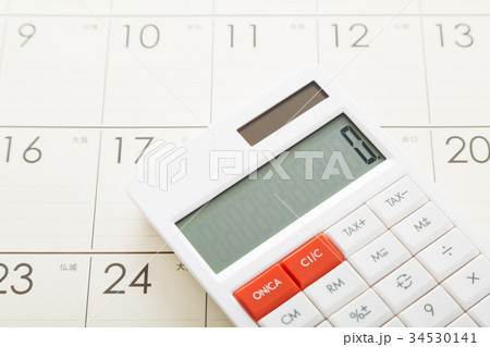 電卓とカレンダー 34530141