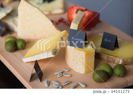 ラクレット　チーズ　チーズ盛り合わせ 34531275
