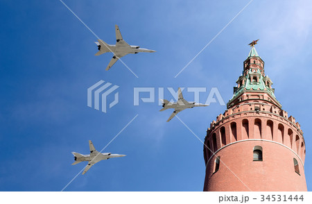 Russian aircrafts fly in formation over Moscow 34531444