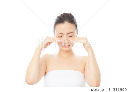 悲しむ女性 34531990