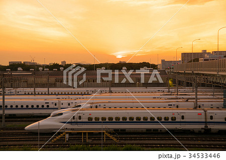 大井車両基地に並ぶ新幹線と夕焼け空 大井車両基地に並ぶ新幹線と夕焼け空 34533446