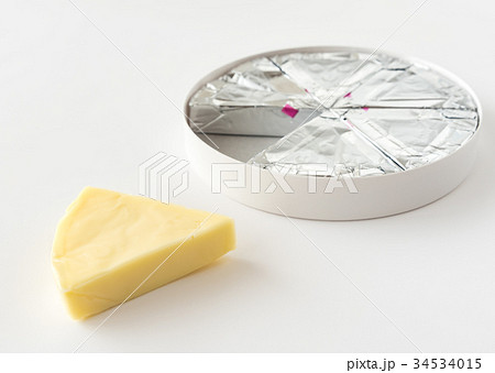 ブロックチーズ チーズ 6pチーズ プロセスチーズ 乳製品 扇形の写真素材