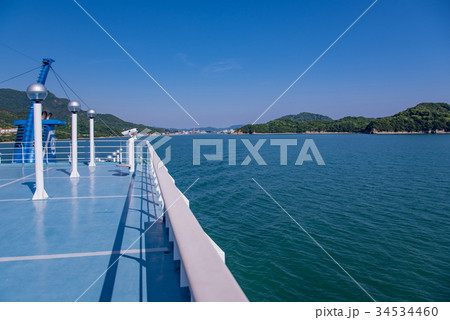 小豆島 土庄港を出発したフェリー 岡山行き 小豆島 土庄港を出発したフェリー 岡山行き 34534460