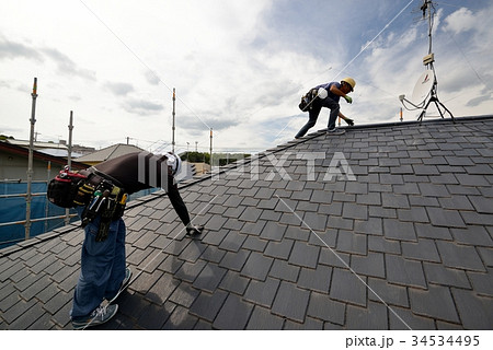 リフォーム　アンテナのメンテナンス　電気工事士の作業風景 34534495