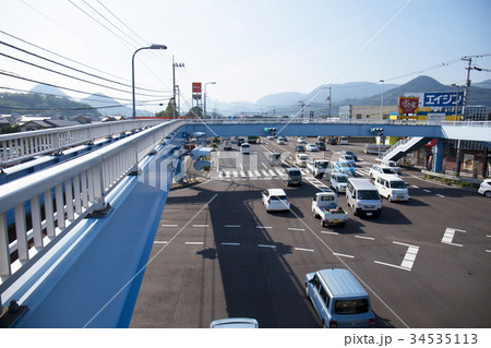 交差点と歩道橋（高松市檀紙交差点） 34535113