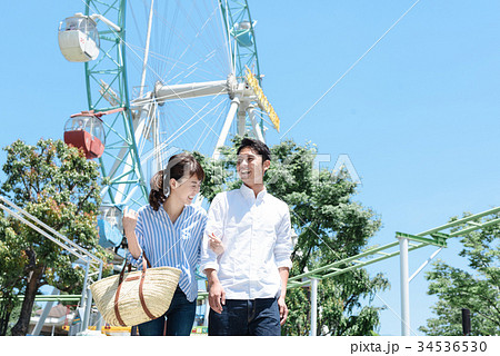 男女　カップル　遊園地 34536530