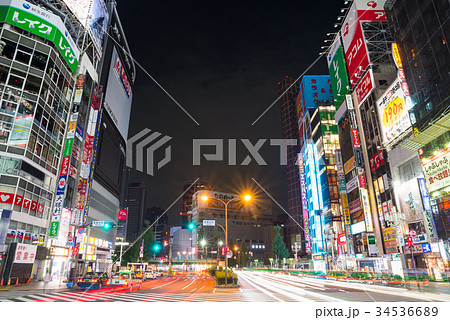 東京都新宿区靖国通り 夜の街並み風景 17年9月撮影の写真素材