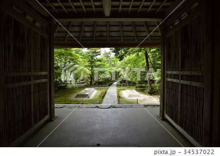 法然院　山門から望む百砂壇 34537022