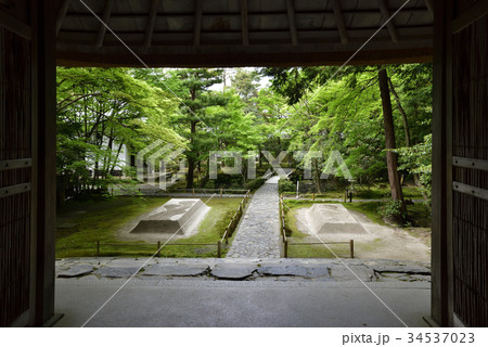 法然院　山門から望む百砂壇 34537023