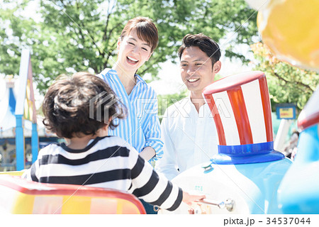 家族 遊園地 家族 遊園地 34537044