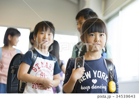 小学校　授業　教室 34539643