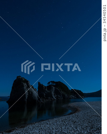 月明かりに照らされた浄土ヶ浜 34540501