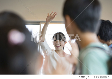 小学生　集団下校　廊下 34540607