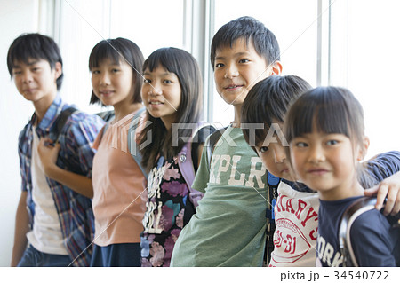 小学校　教室　笑顔 34540722