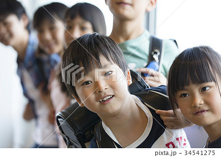 小学校　教室　笑顔 34541275