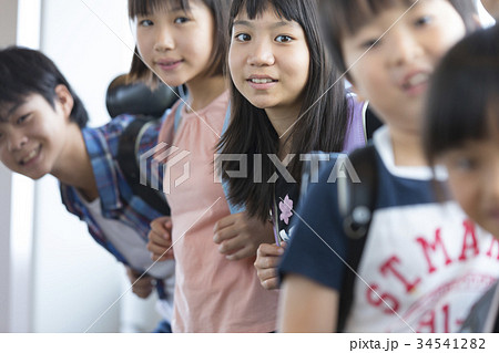 小学校　教室　笑顔 34541282