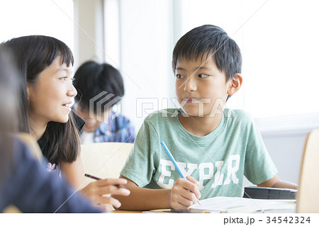 小学生 授業 教室 小学生 授業 教室 34542324