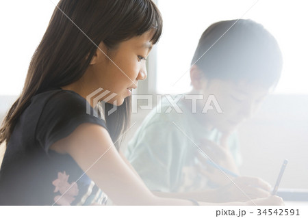 小学生 授業 教室 小学生 授業 教室 34542591