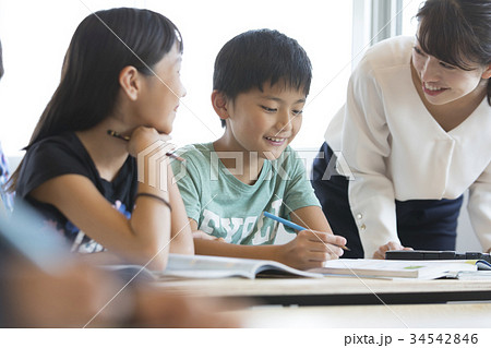 小学生　授業　教室 34542846