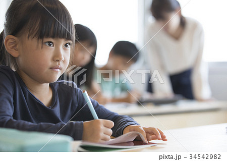小学生 授業 教室 小学生 授業 教室 34542982